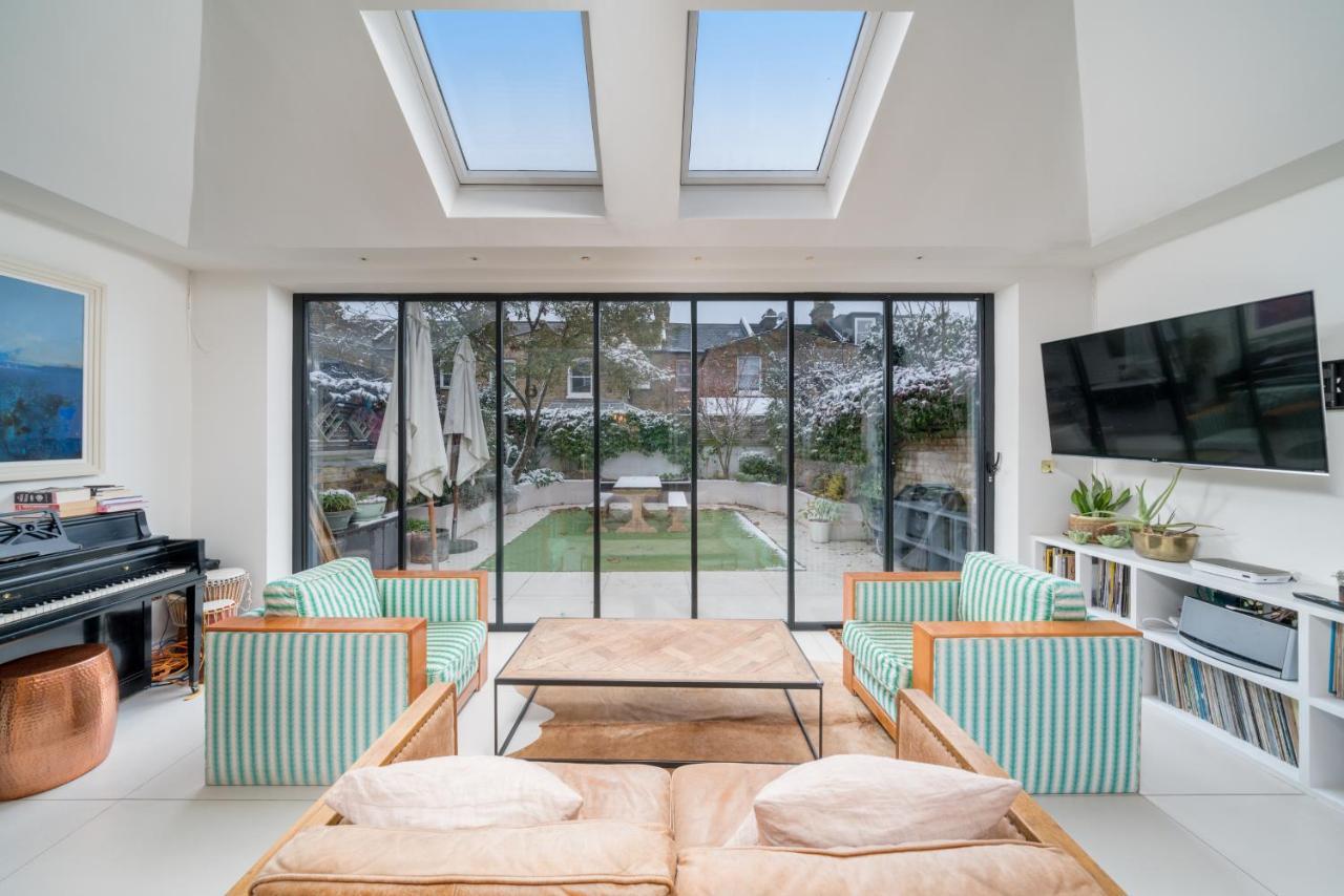 Joivy Splendid 4 Bed, 4 Bath House With Garden, Shepherds Bush Case de vacanță