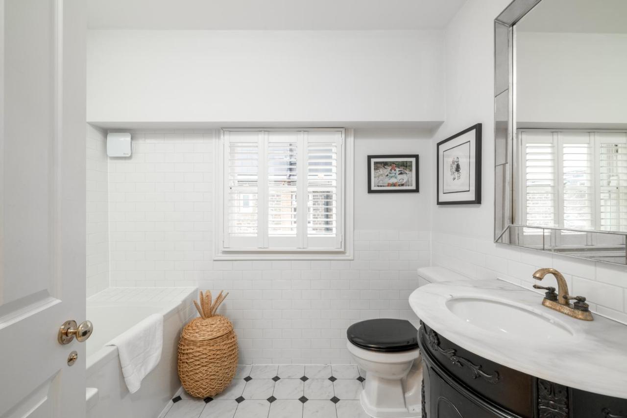 Joivy Splendid 4 Bed, 4 Bath House With Garden, Shepherds Bush Case de vacanță Londra
