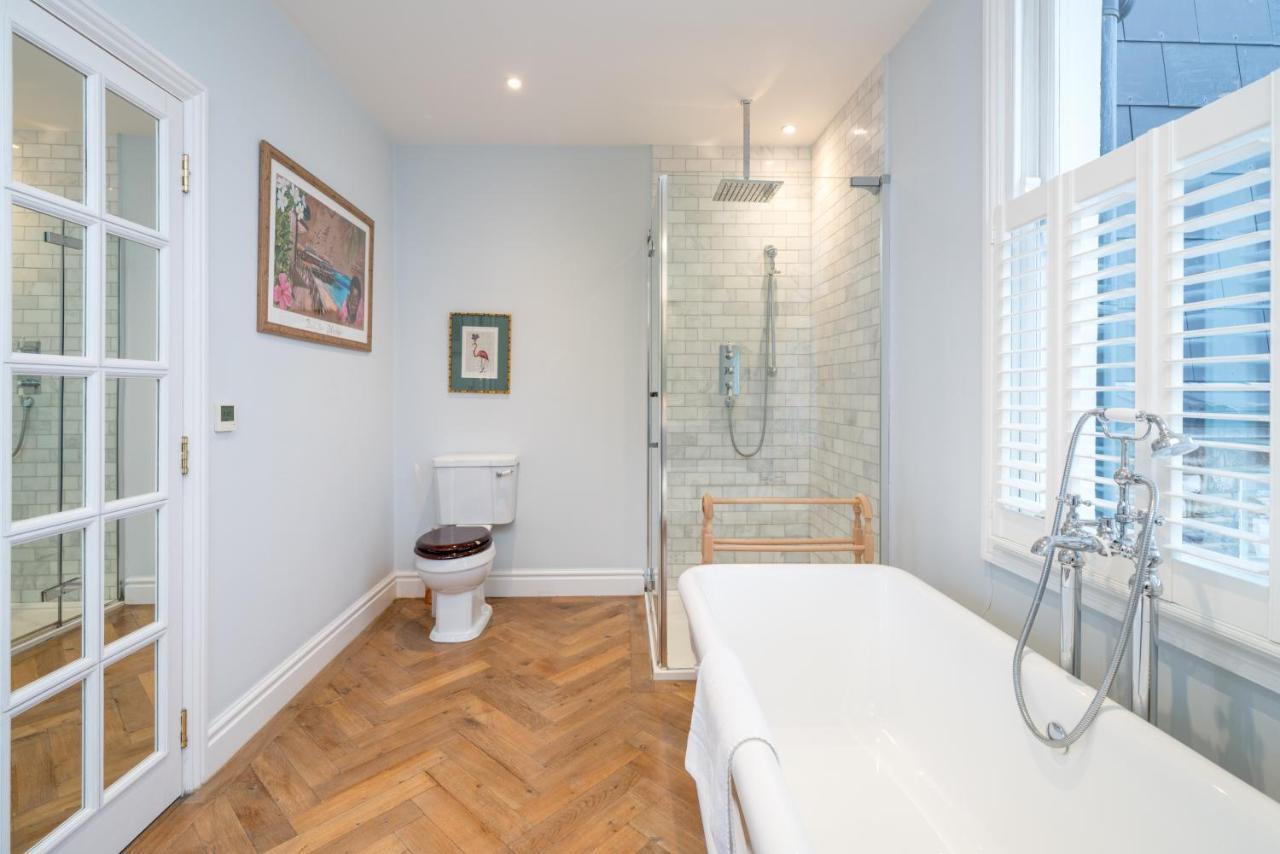 Case de vacanță Joivy Splendid 4 Bed, 4 Bath House With Garden, Shepherds Bush Londra