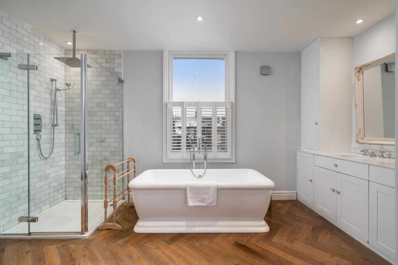 Ferienhaus Joivy Splendid 4 Bed, 4 Bath House With Garden, Shepherds Bush London