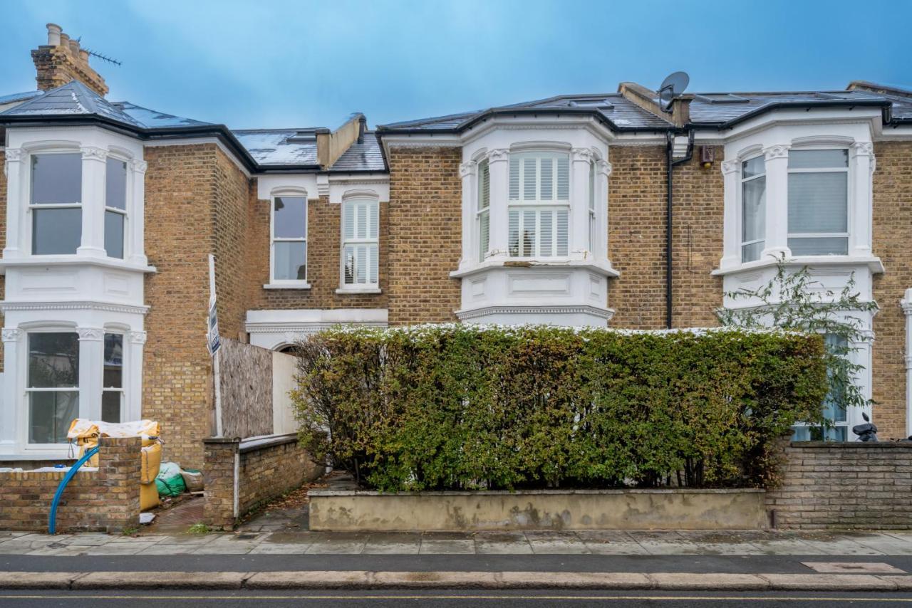Joivy Splendid 4 Bed, 4 Bath House With Garden, Shepherds Bush Case de vacanță Londra